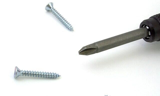 Jak odkręcić zapieczoną głowice w kranie?